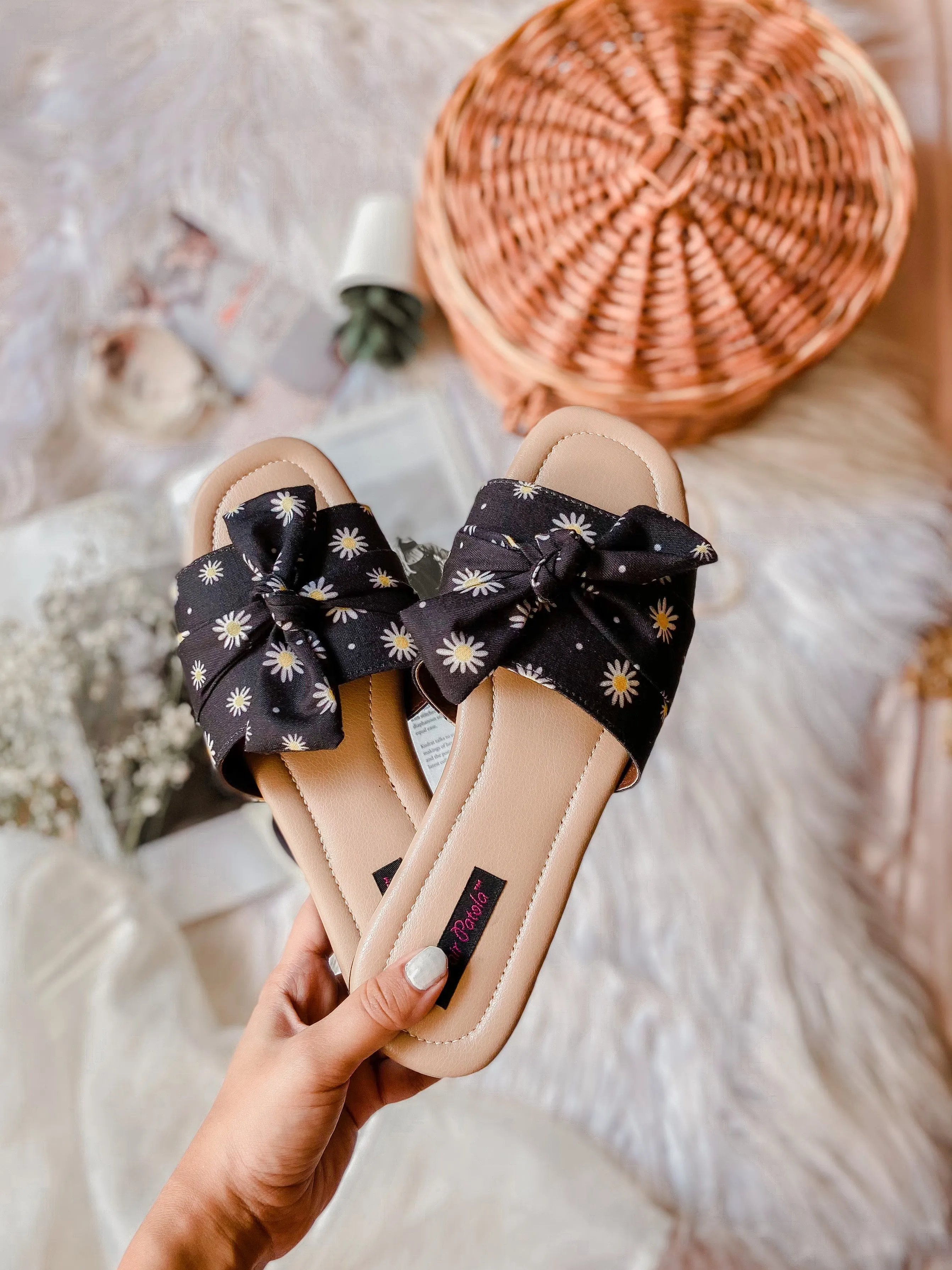Dainty Daisy Slip Ons