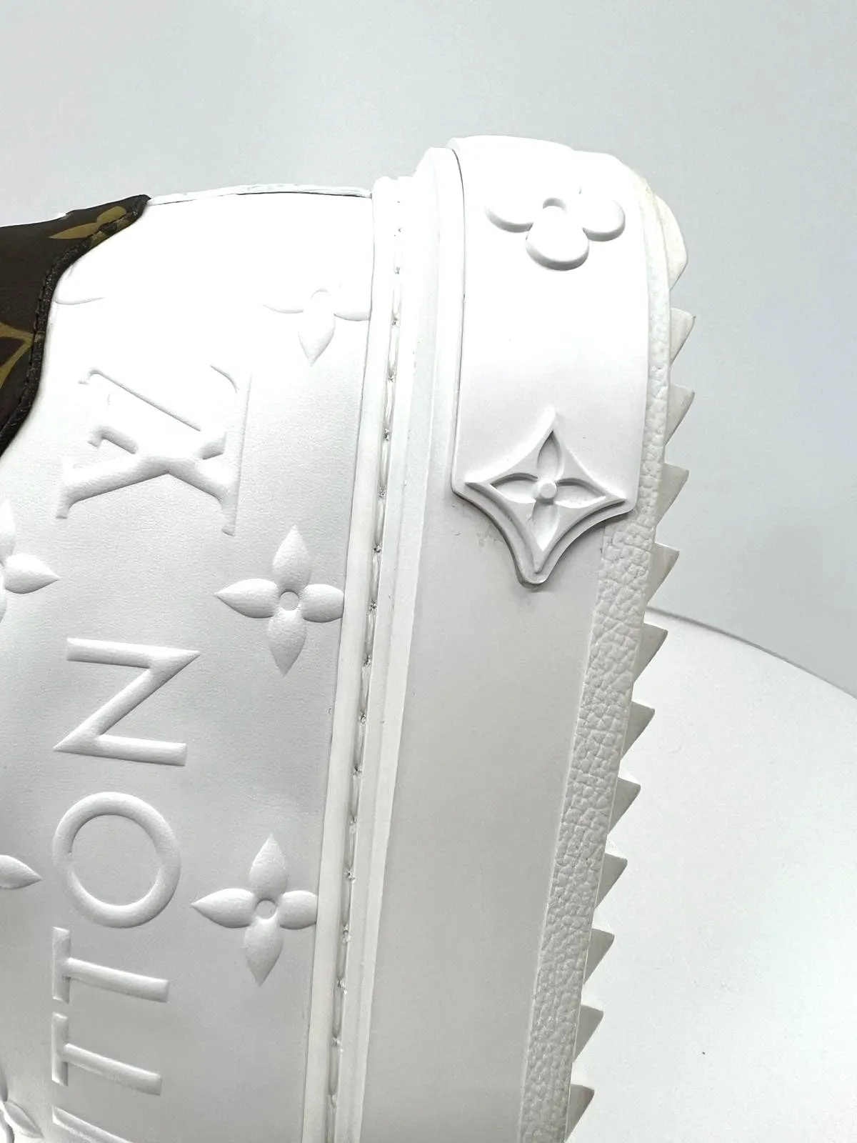 LOUIS VUITTON EMBOSSED MONOGRAM LAMBSKIN LEATHER TIMEOUT SNEAKERS