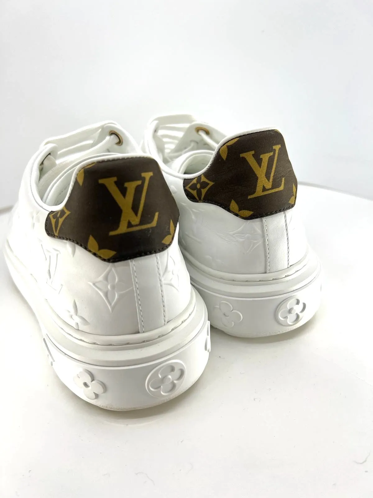 LOUIS VUITTON EMBOSSED MONOGRAM LAMBSKIN LEATHER TIMEOUT SNEAKERS