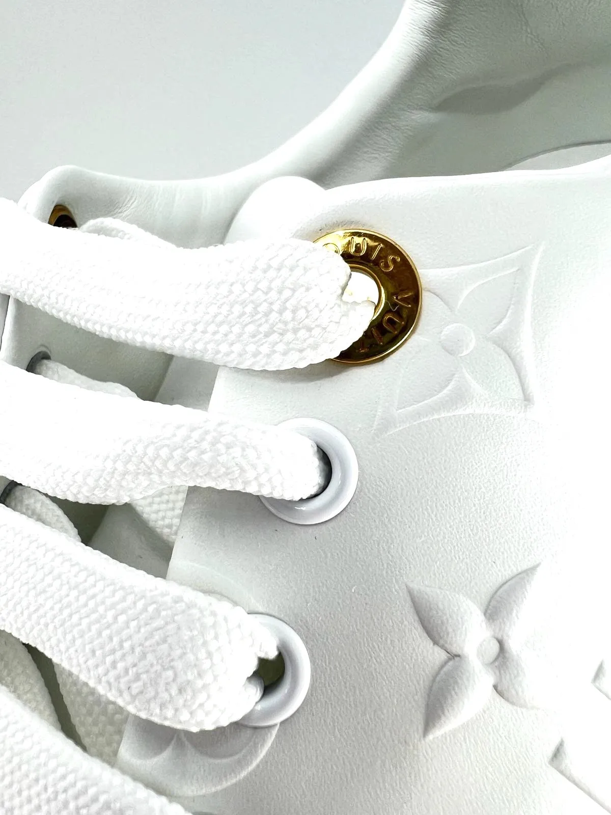 LOUIS VUITTON EMBOSSED MONOGRAM LAMBSKIN LEATHER TIMEOUT SNEAKERS